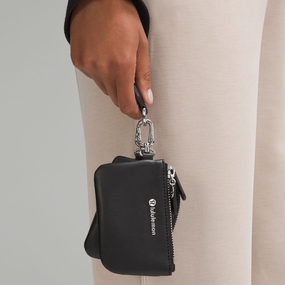 🍋LULULEMON Dual Pouch Wristlet Leather Alternative Black/Silver - Picture 2 of 10